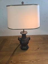 Asiatische Tischlampe mit Drachenhenkeln – kunstvoll verziert – 44 cm