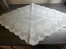 Von Oma: Schöne Häkeldecke 95 x 63 cm Spitzen-Decke Tischdecke Landhaus Stil