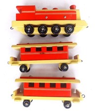 DDR sehr alte Holzeisenbahn Dampflokomotive + 2 Personenwagen