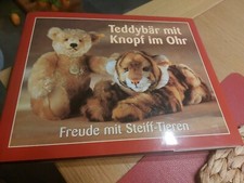 Teddybär mit Knopf im Ohr