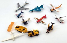 Flugzeuge Spielzeugautos