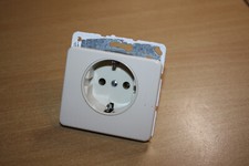 Jung topline TIP 90 Steckdose in cremeweiß (teilweise vergilbt)