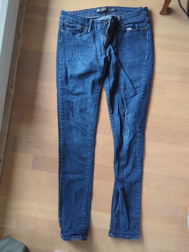 Levis jeans slight curve - levis,