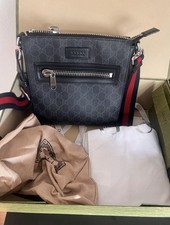 Gucci Umhängetasche Herren GG Supreme Messenger Schwarz