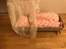 Puppenwiege, Puppenbett 50er / 60er Jahren mit Bettzeug, Matratze und Himmel
