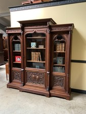 Antik - imposanter Bücherschrank, Vitrine - Neogotik - Lieferung möglich!