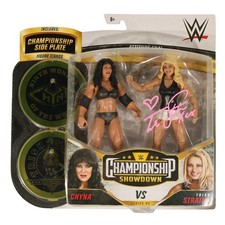 Chyna vs. Trish Stratus - MOC