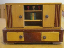 Wohnzimmerschrank und Vitrine