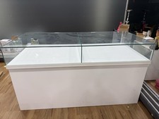 LADENTHEKE WEIẞ MIT GLAS