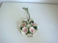 Porzellan Wandteller geschwungen Blumenmalerei erhaben 3D-Effekt