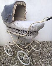 Nostalgie-Korb-Kinderwagen von Knorr, Oldtimer, Retro, Vintage, Weiß/Taubenblau