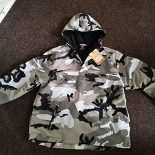 Tarn jacke mit kapuze Neu guter zustand leicht gefüttert 