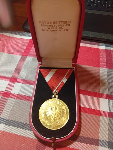 Goldenes verdienstzeichen für - goldenes,