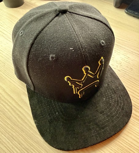 Schwarze cap mütze mit - mit, golden