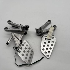HONDA CBR 1000 RR SC 57 A 04-06 Fahrer Fußrasten Rechts Links Vorne E5572