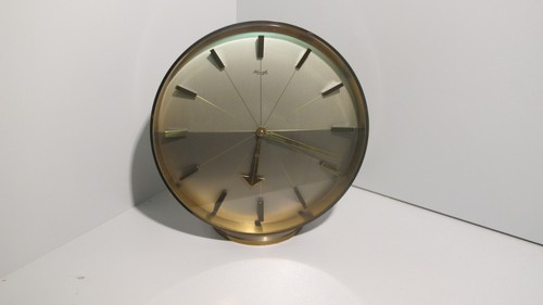 Alte mechanische tischuhr von - tischuhr,