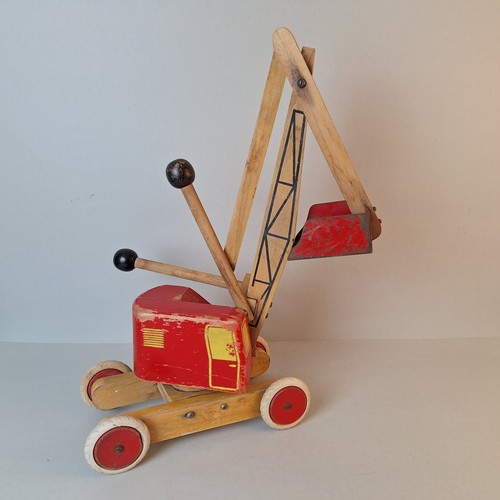 Großer alter holzbagger rot - großer, holzbagger,