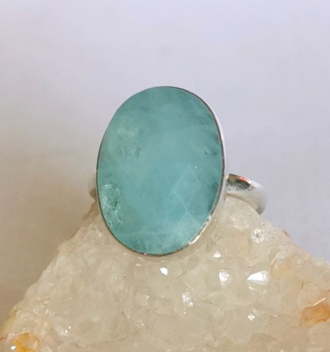 Ring mit einem - , facettierten