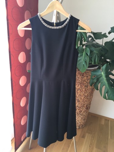 Schwarzes abendkleid - schwarzes,