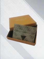 Elegantes und kompaktes GUESS