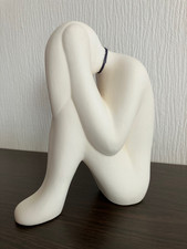 Keramik Skulptur - Gilde Francis Collection, Kauernde Frau von Francisco Pereira