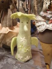 Filzdeko Dekohuhn hellgrün lindgrün Eierwärmer Perlenstickerei Waldorf Shabby