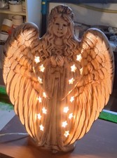 Weihnachtsengel (mit Beleuchtung) und Weihnachtskrippe zu verkaufen 