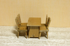 Sitzgruppe Tisch vier Stühle