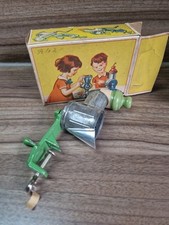 Alte Nussreibe, Küchenreibe in OVP  Made In US Zone Germany noch mit Etikett