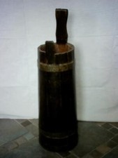 Altes Stoßbutterfass mit 3