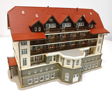 Vollmer - Schwarzwaldklinik Krankenhaus - 27757 H0  Gebäude Häuser  ---- BG 1250