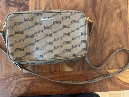 Balenciaga signaturen camera - balenciaga,