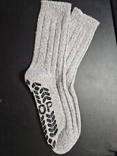 kuschlige Anti-Rutsch-Socken für Damen und Herren Wolle gestrickt in grau. ABS