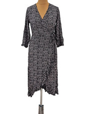 L Kleid in Wickel Optik PIECES schwarz Blumen Muster wadenlang Viskose