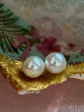 Echte weiße Perlenohrringe