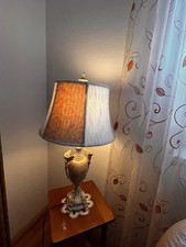 Antike Tischlampe mit Engelfiguren – inkl. Leuchtmittel, funktionstüchtig