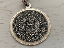 Anhänger Aztekenkalender Sterling Silber Durchm. 4,5 cm 35 Gramm 2 Jadeanhänger