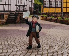 Spur G Figur Zeitungsjunge