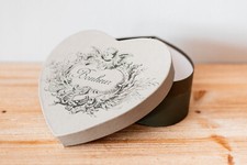 Schachtel in Herzform aus