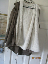 Parka M olivgrün mit weißem Teddyfutter ausknöpfbar