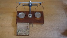 Antike Waage, Apothekerwaage mit Gewichtssatz komplett