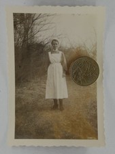 Foto junge Frau Rot Kreuz
