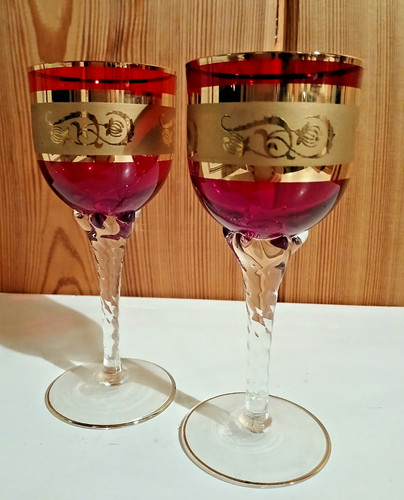 Sehr elegante rubinrote