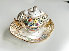 Deckeltasse mit Unterteller