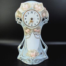 Royal Dux Porzellan Tischuhr