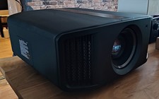JVC DLA-NP5B 4K 4096x2160 D-ILA-Beamer - Schwarz - 114 Stunden Laufzeit!