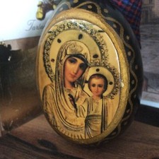 Tolles Holzei mit Bildnis