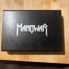 Manowar - Warriors of the World Box Set, Holzbox, Stempelset, Blechschild