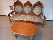 Stilvoller 3 Sitzer mit Tisch / Wohnzimmer / Sofa im Barockstil