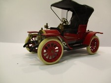 Opel Doktorwagen 1228 in 1:18 in rot mit Schlüssel